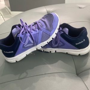 Reebok memory tech massage sneakers